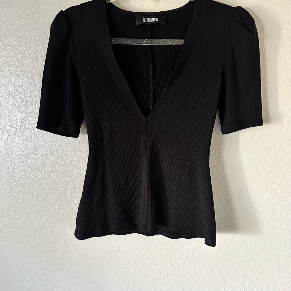 Reformation black ribbed deep plunge v neck top size XS - Picture 7 of 9